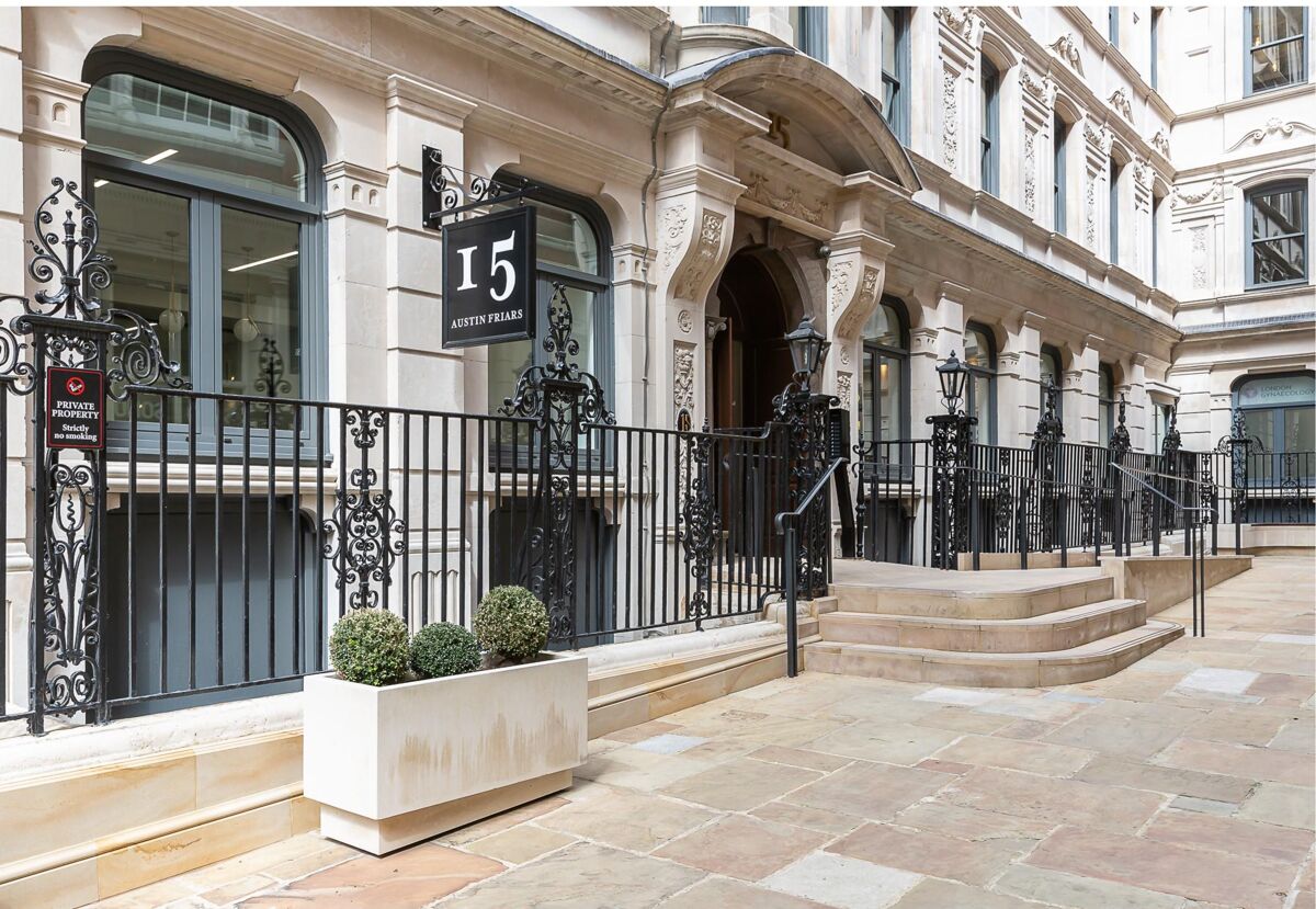 Penthouse 5th floor available with private terrace in the stunning cul-de-sac of Austin Friars.