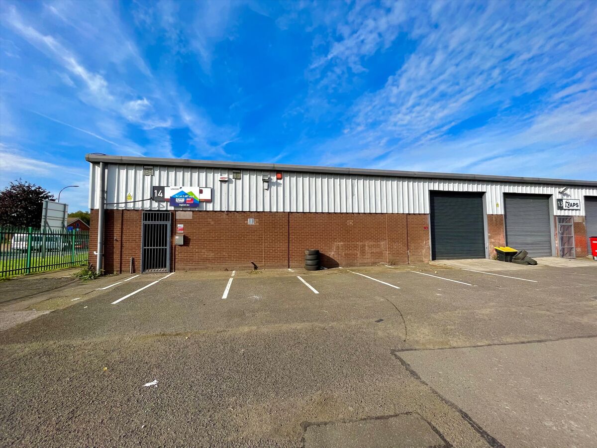 Available now - industrial / warehouse units on established estate.