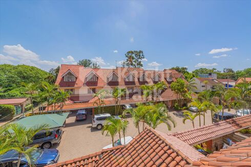 Picture of 5 bedroom townhouse for sale.