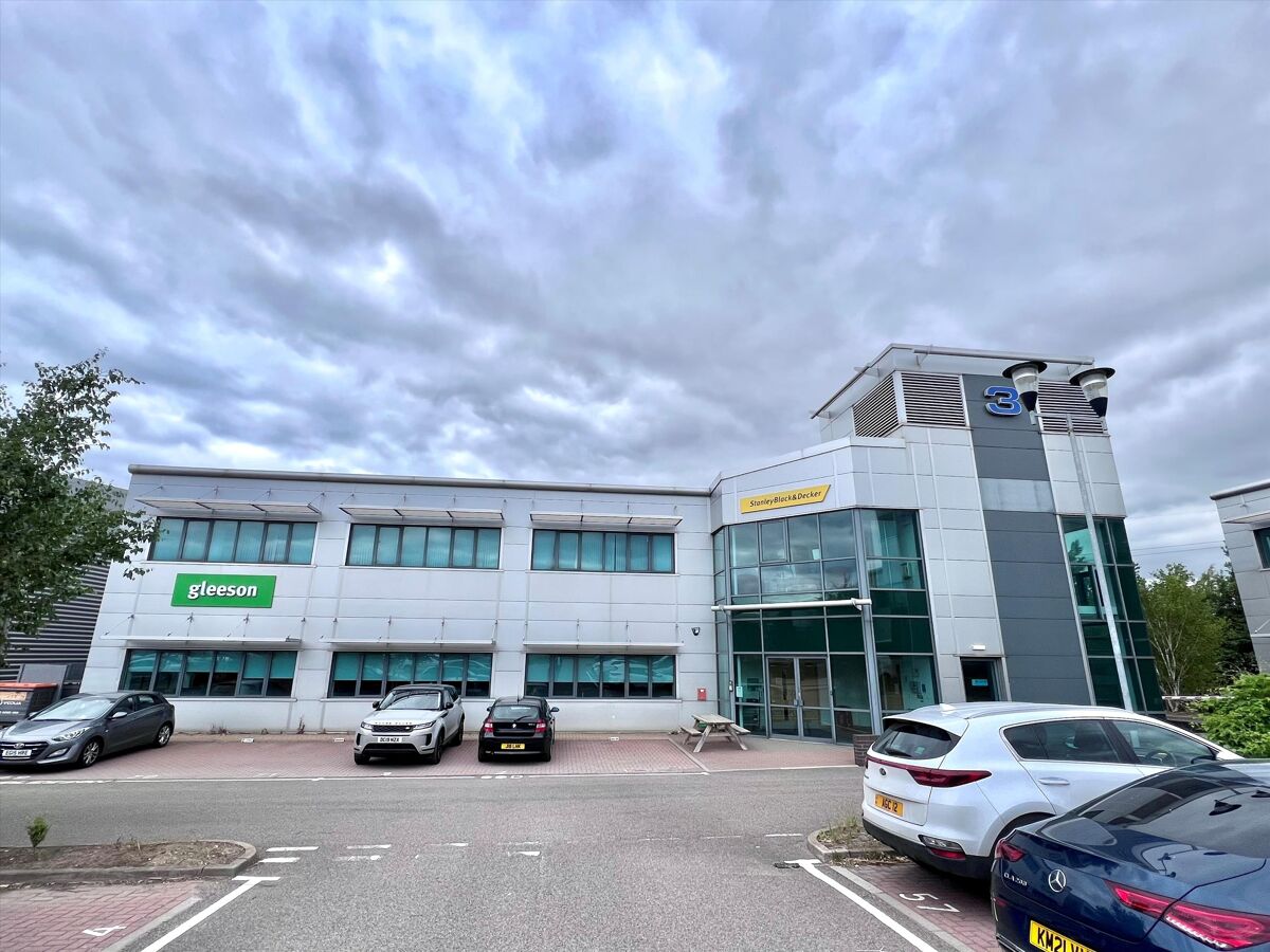 High Quality First Floor Office with fantastic links to J33 & 34 of the M1