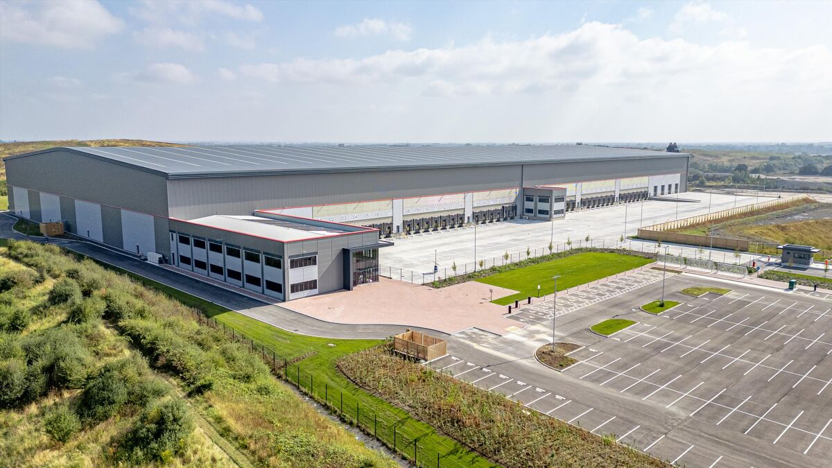 Industrial / Distribution Unit - 406,183 sq ft 
Available for immediate occupation. 
Ideally located at J5 M18