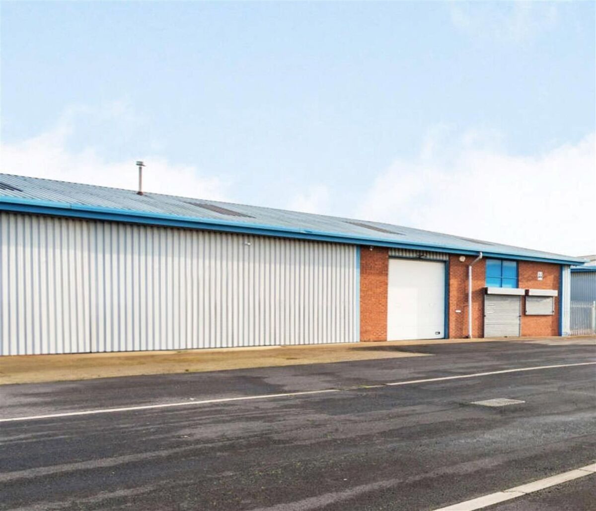 Industrial / warehouse premises with ample car parking on established industrial estate - Immediate access to J6 M18 - Available Now