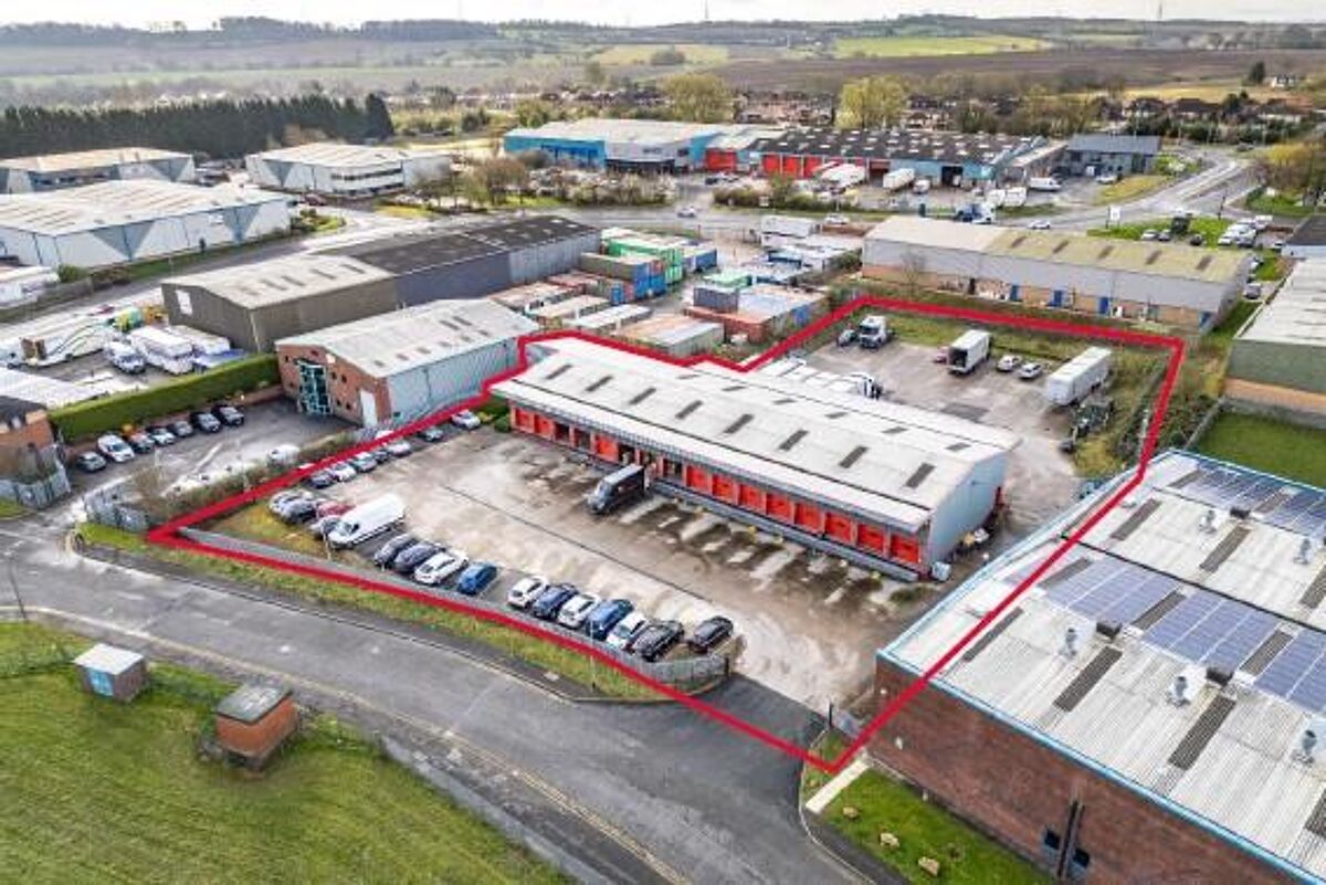Warehouse / Industrial Unit on a large site of 1.25 acres - J1 of the M18, available to let.