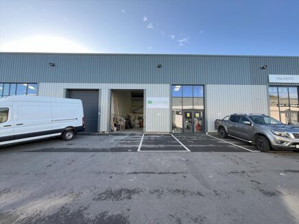 Picture of 2,700 sqft Industrial/Distribution for rent.