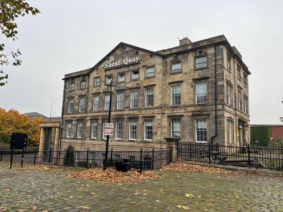Unique office space available floor by floor, or as a whole in a landmark listed building