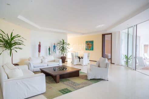 Picture of 4 bedroom apartment for sale.