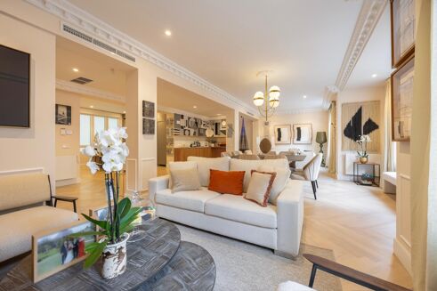 Picture of 4 bedroom apartment for sale.