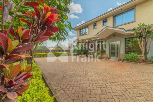 Picture of 4 bedroom townhouse for sale.