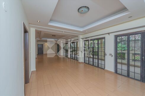 Picture of 4 bedroom apartment for sale.