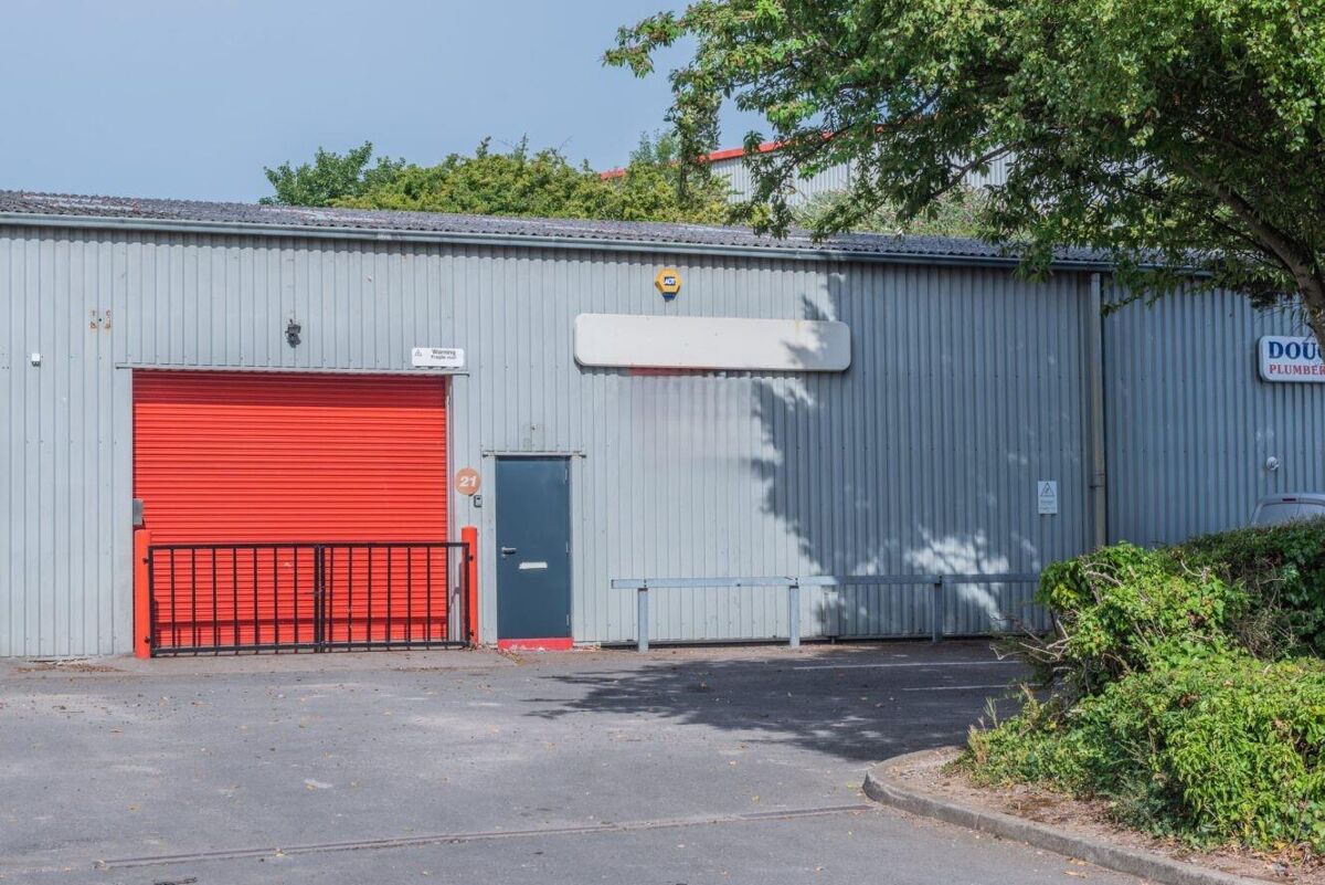 To Let: Light industrial unit suitable for warehousing / Trade Counter - Units 24/25, Ty Verlon Industrial Estate, Cardiff Road, Barry, CF63 2BE