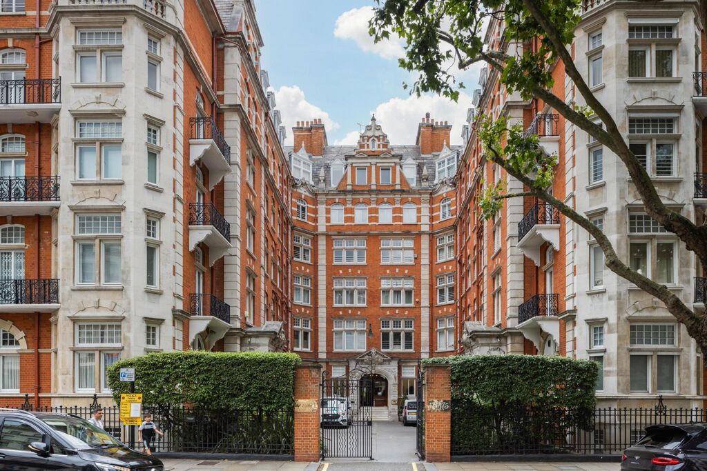 Image of Queens Gate, London, SW7