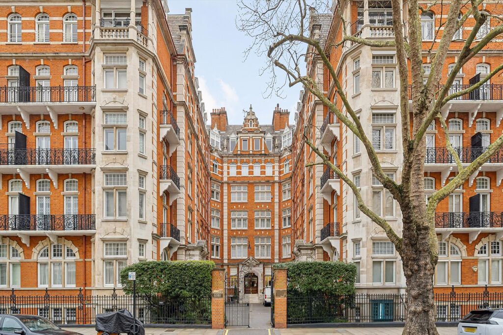 Image of Queens Gate, London, SW7