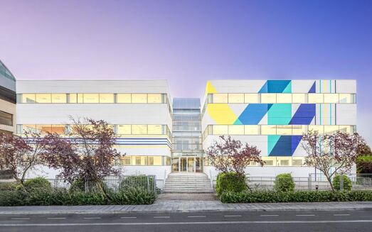 Picture of 739 - 747 m² Oficina for rent.