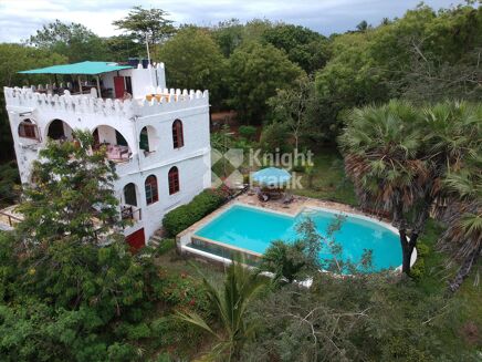 Picture of 4 bedroom villa for sale.