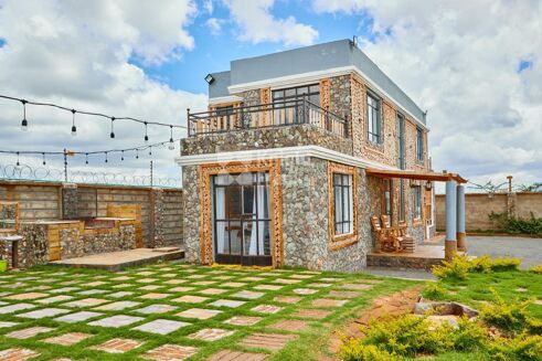 Picture of 4 bedroom house for sale.