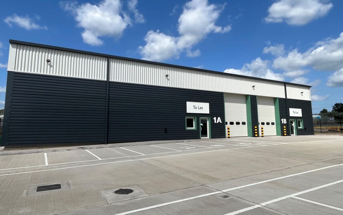 Modern Industrial/Warehouse Unit with prominent access to J29A of the M1