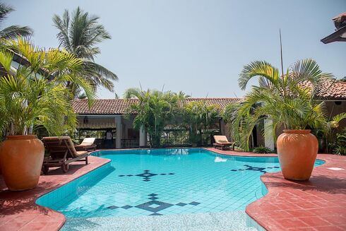 Picture of 5 bedroom house for sale.