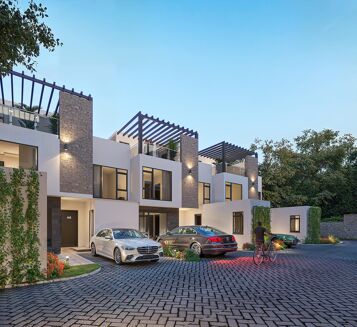 Picture of 4-5 bedroom villa for sale.