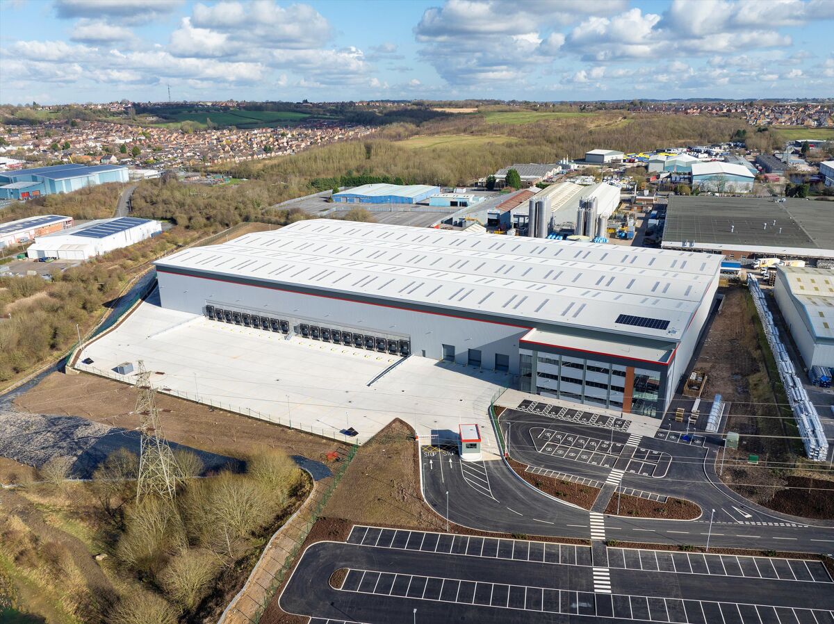 Industrial / Distribution Unit - 190,598 sq ft 
Available for immediate occupation. 
Ideally located at J28 M1
