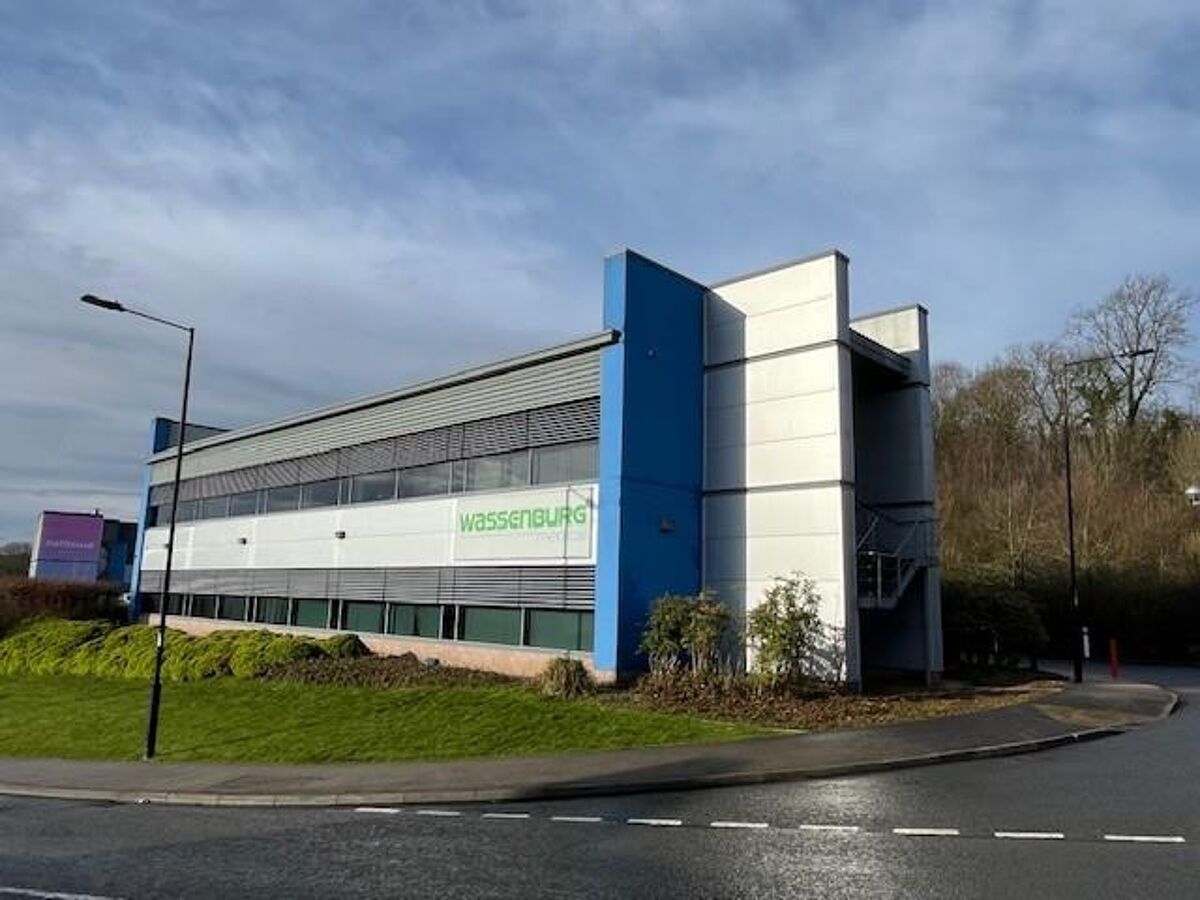 Modern Detached Office / Business Building offering quality office accommodation with ancillary stores