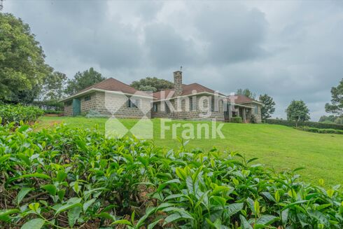 Picture of 4 bedroom house for sale.