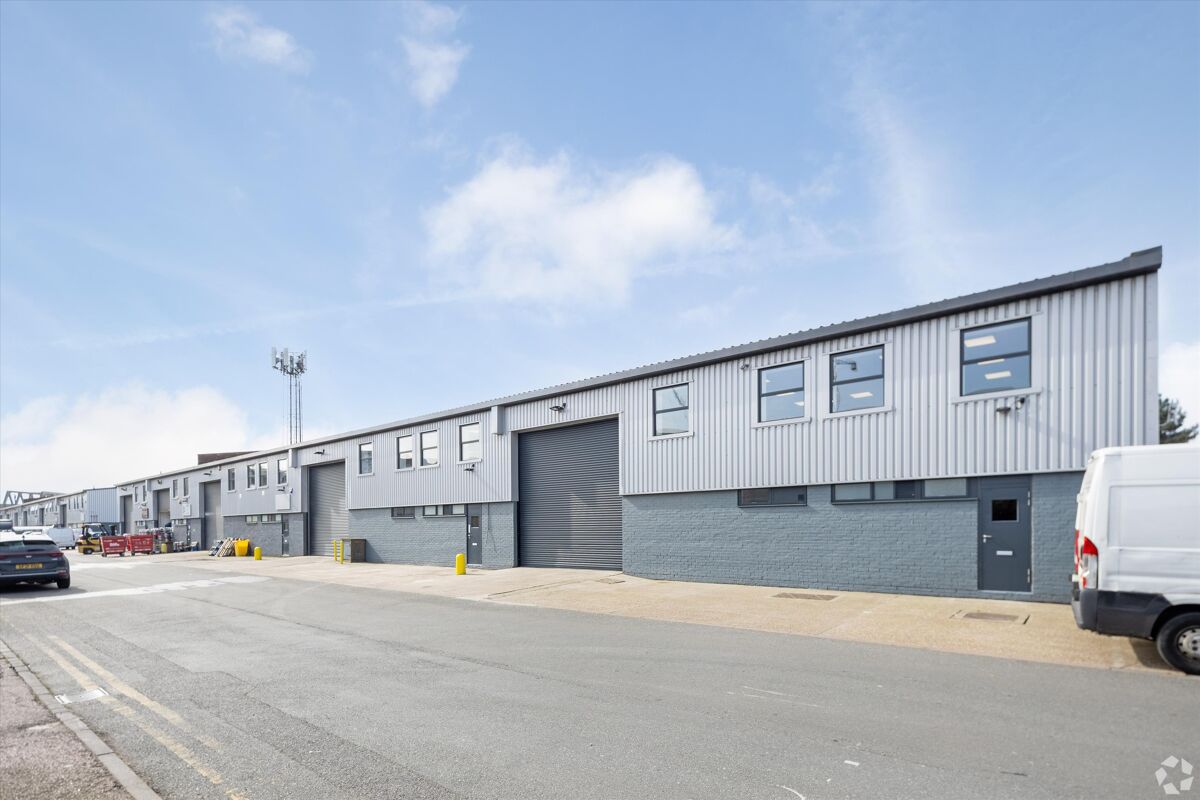 Versatile, industrial storage / distribution space in central London location