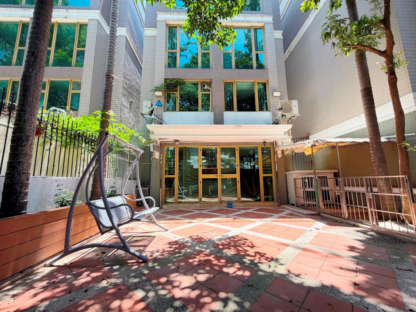 Image of La Salle Place, 51-53 La Salle Road, Kowloon Tong, Kowloon