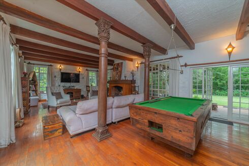 Picture of 5 bedroom house for sale.