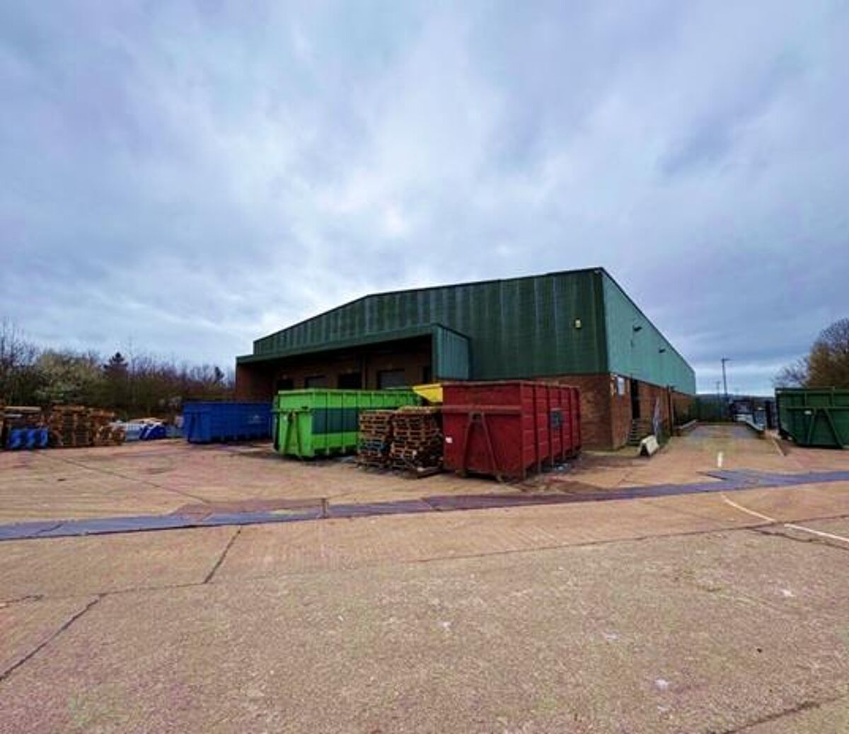 Detached industrial / warehouse premise with immediate access to Junction 34 M1 - Available To Let Now