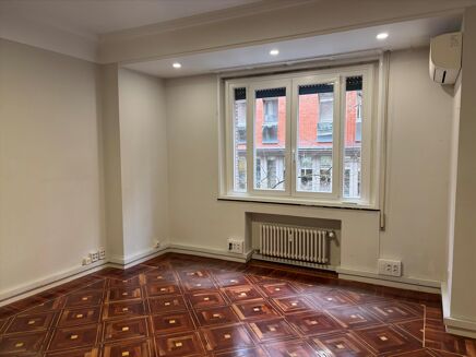 Picture of 207 sqm Office for rent.