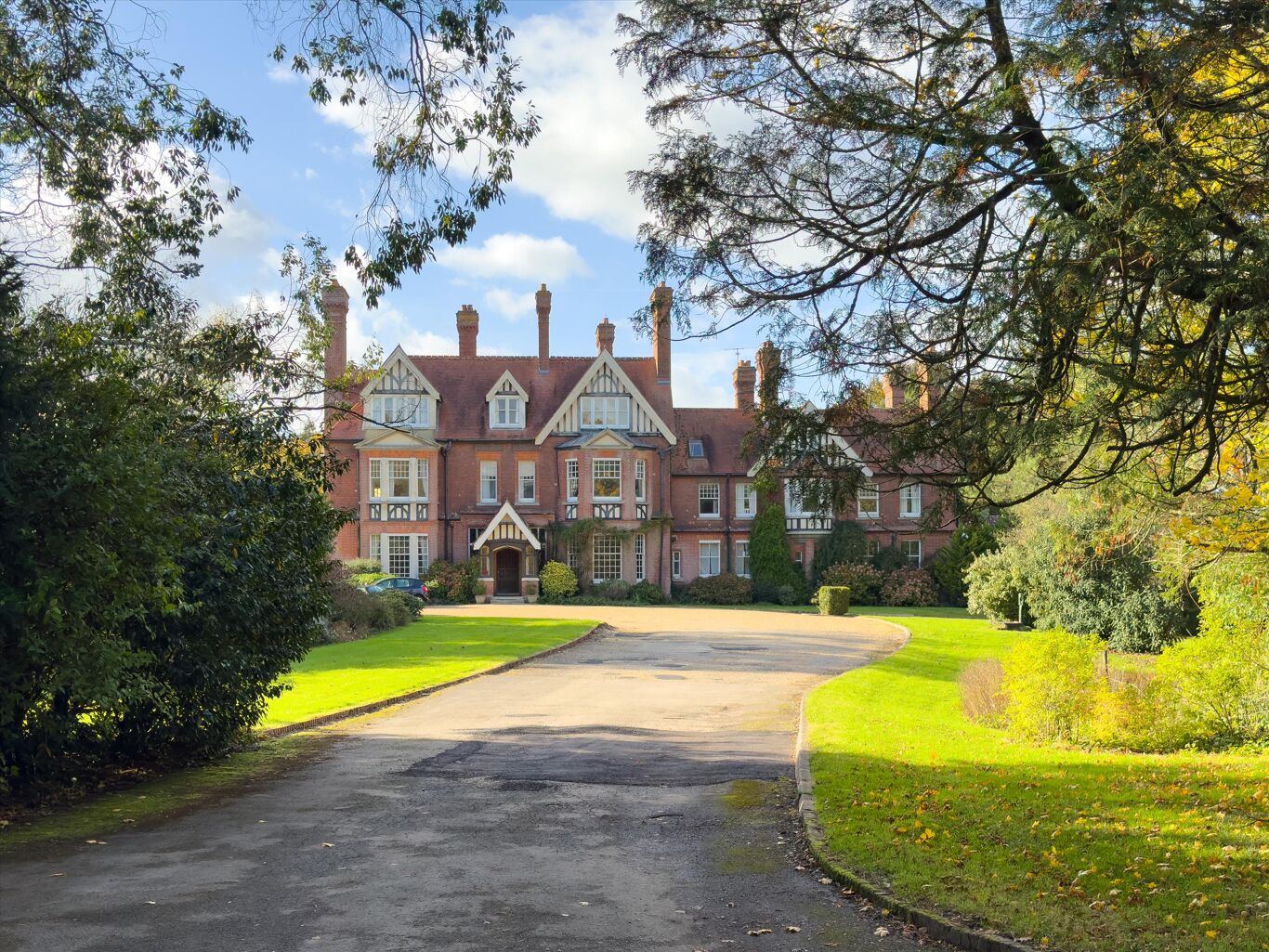 Image of Holmsted Manor, Cuckfield, Haywards Heath, West Sussex RH17