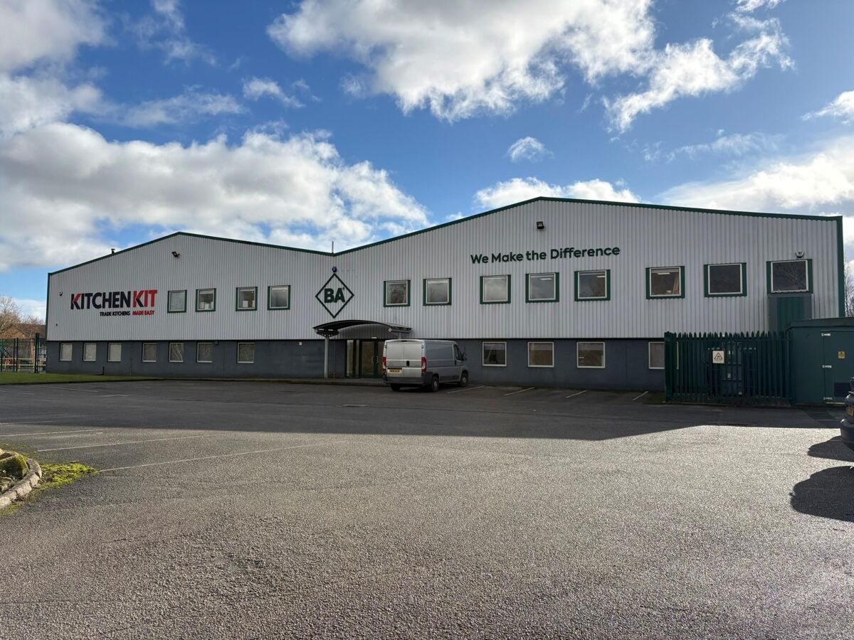 Detached unit on established estate with large self contained yard