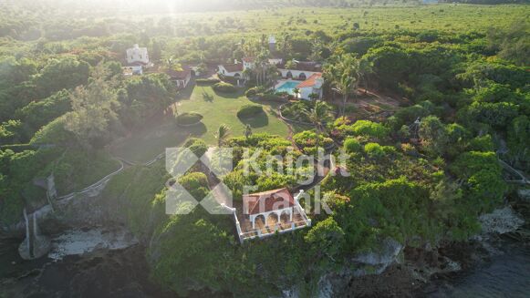 Picture of 4-7 bedroom estate for sale.