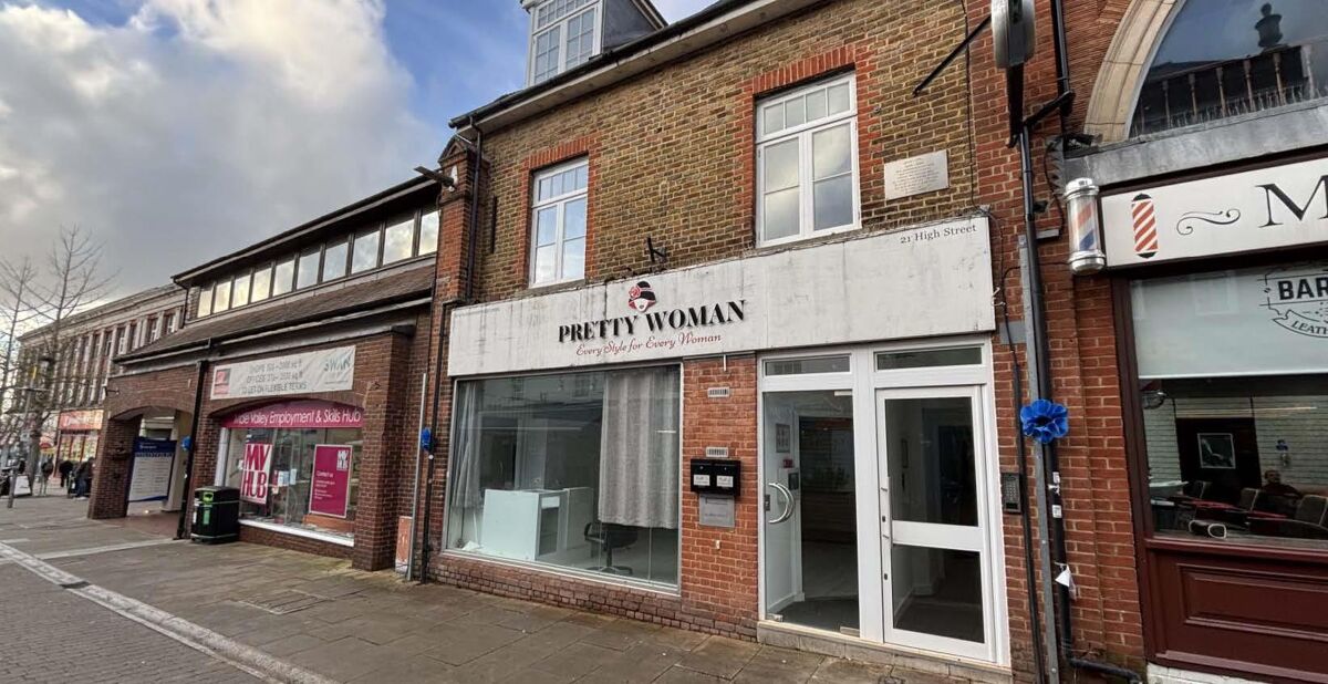 21 High Street, The Swan Centre, Leatherhead, Surrey, KT22 8AH