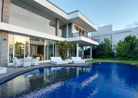 Picture of 8 bedroom villa for sale.