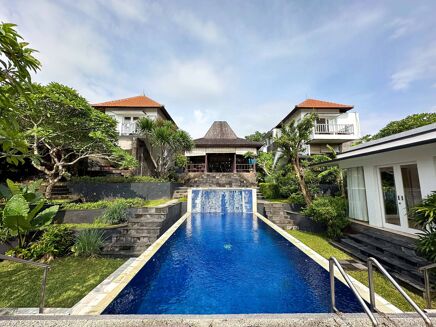 Picture of 4 bedroom villa for sale.