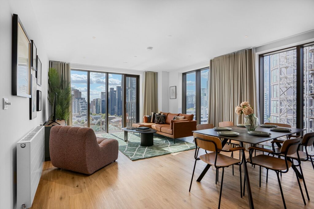 Image of Charter Street, Canary Wharf, London, E22