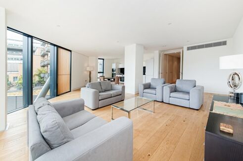 Picture of 3 bedroom flat for rent.