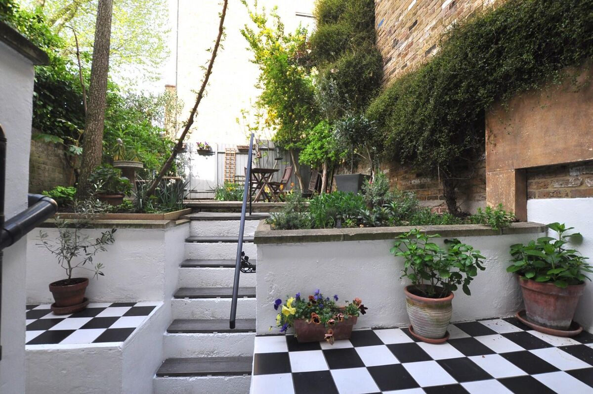 flat for sale in Newington Green Road, Highbury, London, N1