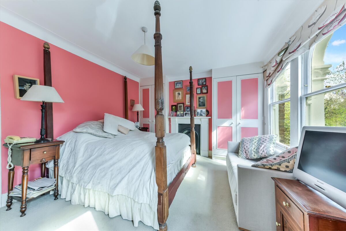 house for sale in Summerhouse Road, London, N16 ISL012146682 Knight