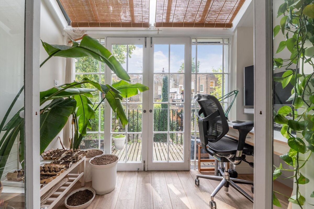 house for sale in Thornhill Square, London, N1 ISL012229288 Knight