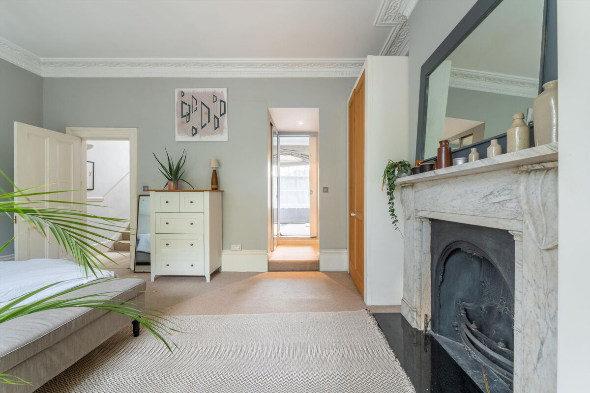 house for sale in Thornhill Square, London, N1 ISL012229288 Knight