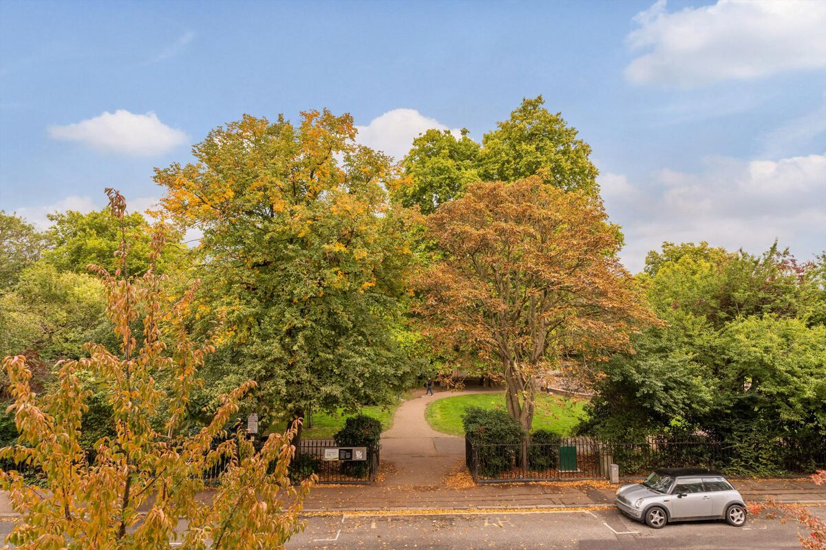 house for sale in Thornhill Square, London, N1 ISL012229288 Knight