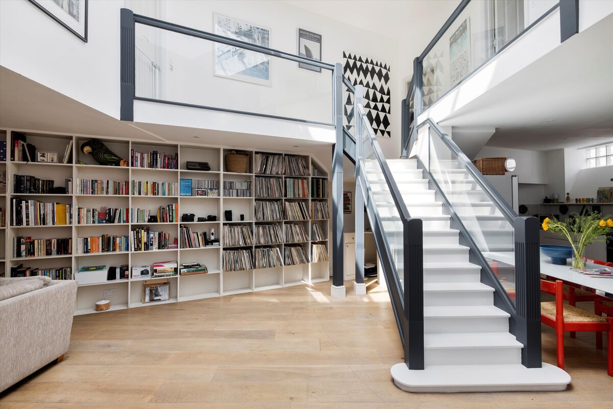 house for sale in Queen Margarets Grove, London, N1 ISL012232653