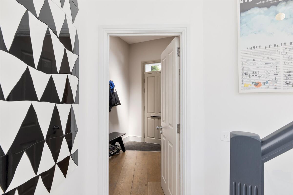 house for sale in Queen Margarets Grove, London, N1 ISL012232653