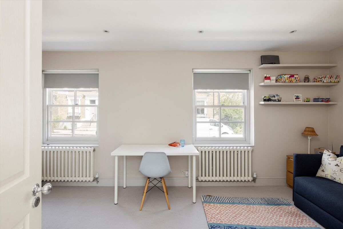 house for sale in Queen Margarets Grove, London, N1 ISL012232653