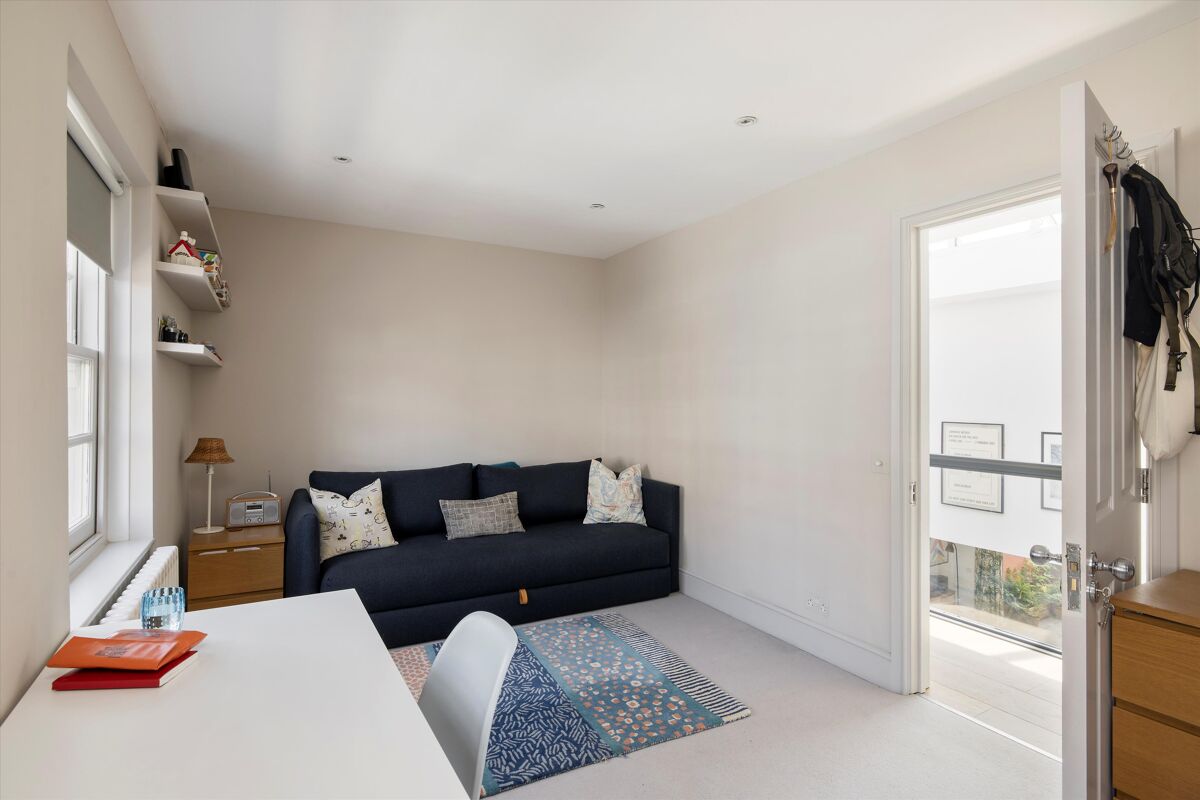 house for sale in Queen Margarets Grove, London, N1 ISL012232653