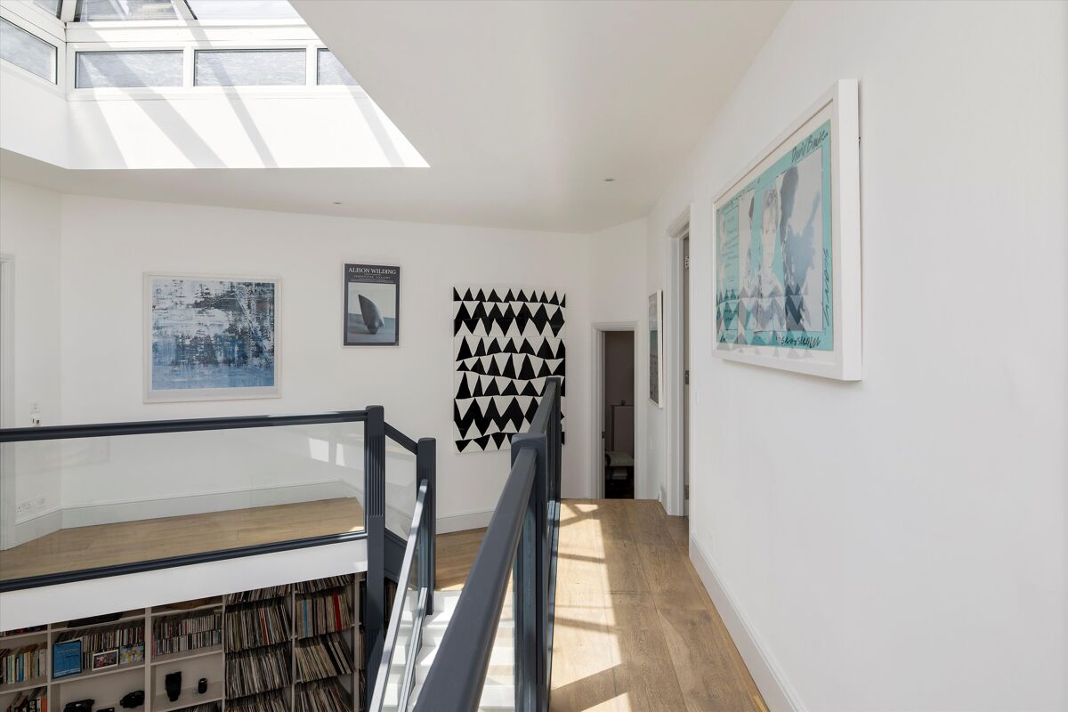 house for sale in Queen Margarets Grove, London, N1 ISL012232653