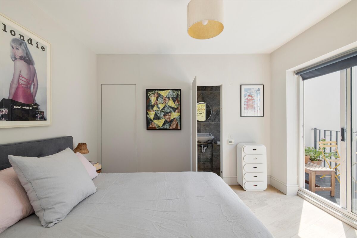 house for sale in Queen Margarets Grove, London, N1 ISL012232653