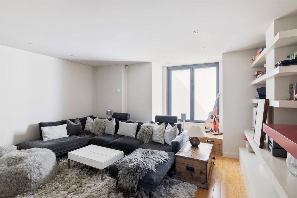 house for sale in Dresden Road, London, N19 ISL012375639 Knight Frank